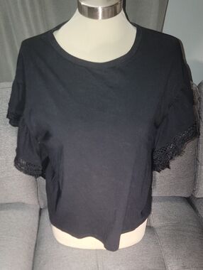 Main Strip Black Lace-Trim Cropped Tee